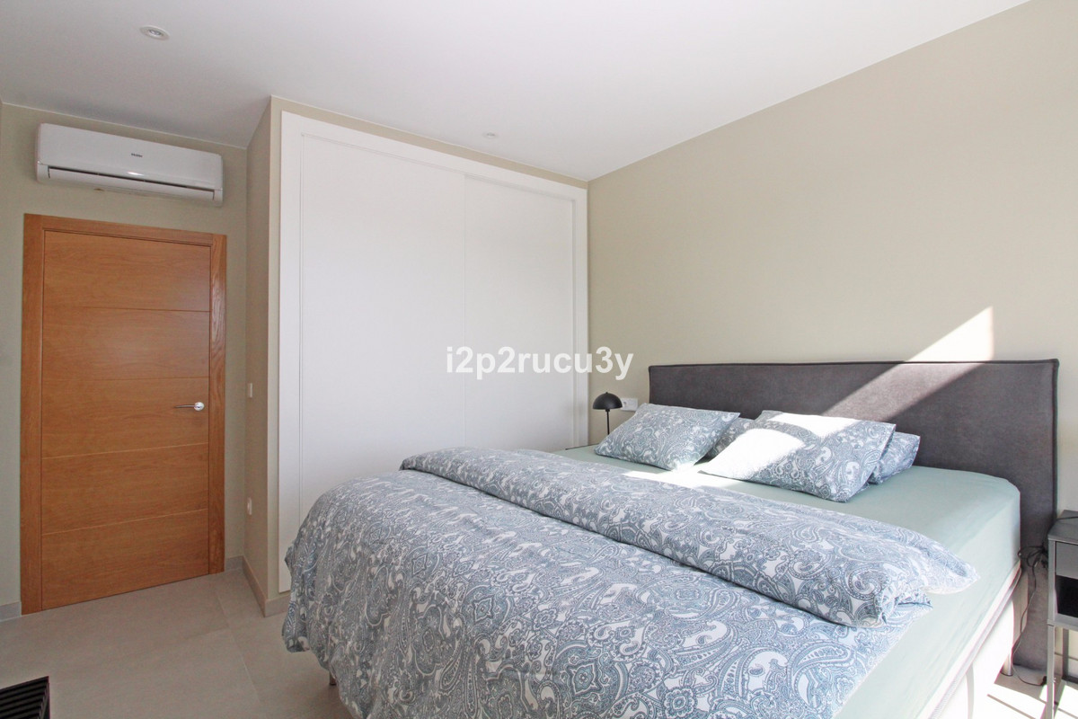 Se vende Villa - Chalet de 4 dormitorios en Costa Blanca, Alicante, España