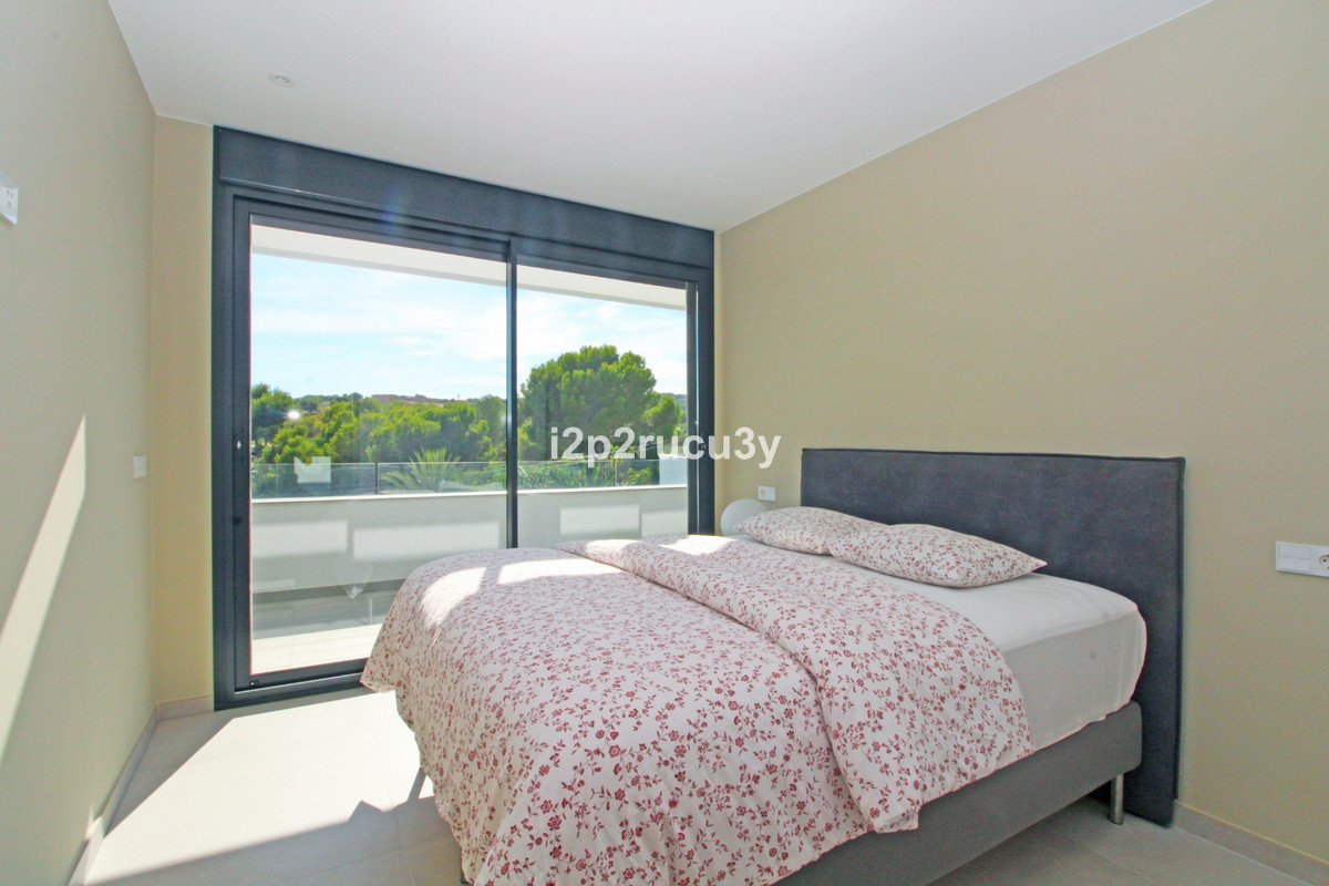 Se vende Villa - Chalet de 4 dormitorios en Costa Blanca, Alicante, España