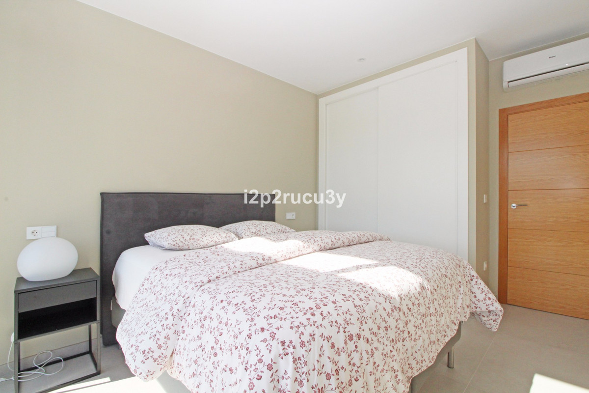 Se vende Villa - Chalet de 4 dormitorios en Costa Blanca, Alicante, España