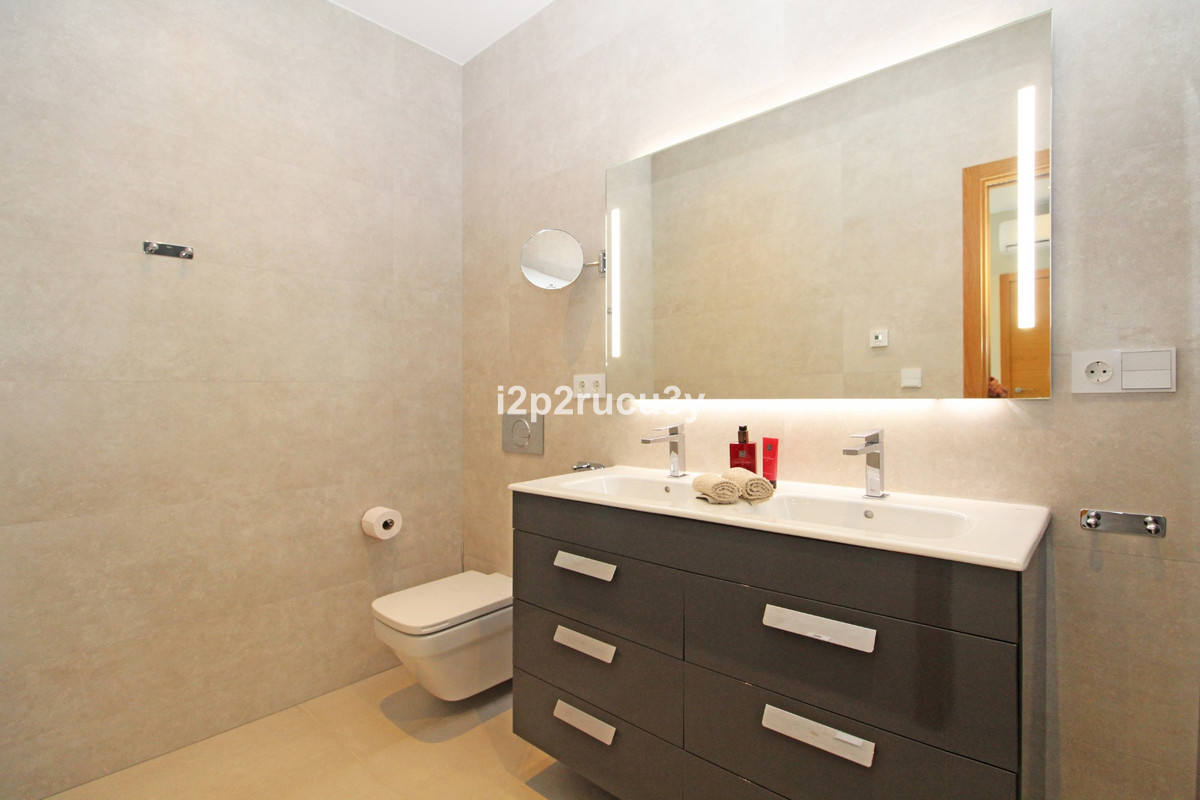 Se vende Villa - Chalet de 4 dormitorios en Costa Blanca, Alicante, España
