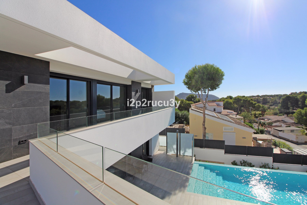 Se vende Villa - Chalet de 4 dormitorios en Costa Blanca, Alicante, España