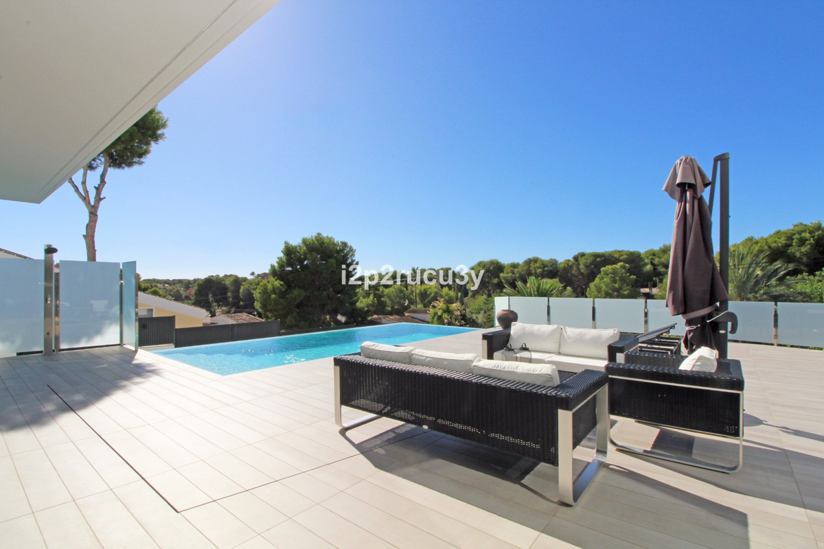 Se vende Villa - Chalet de 4 dormitorios en Costa Blanca, Alicante, España