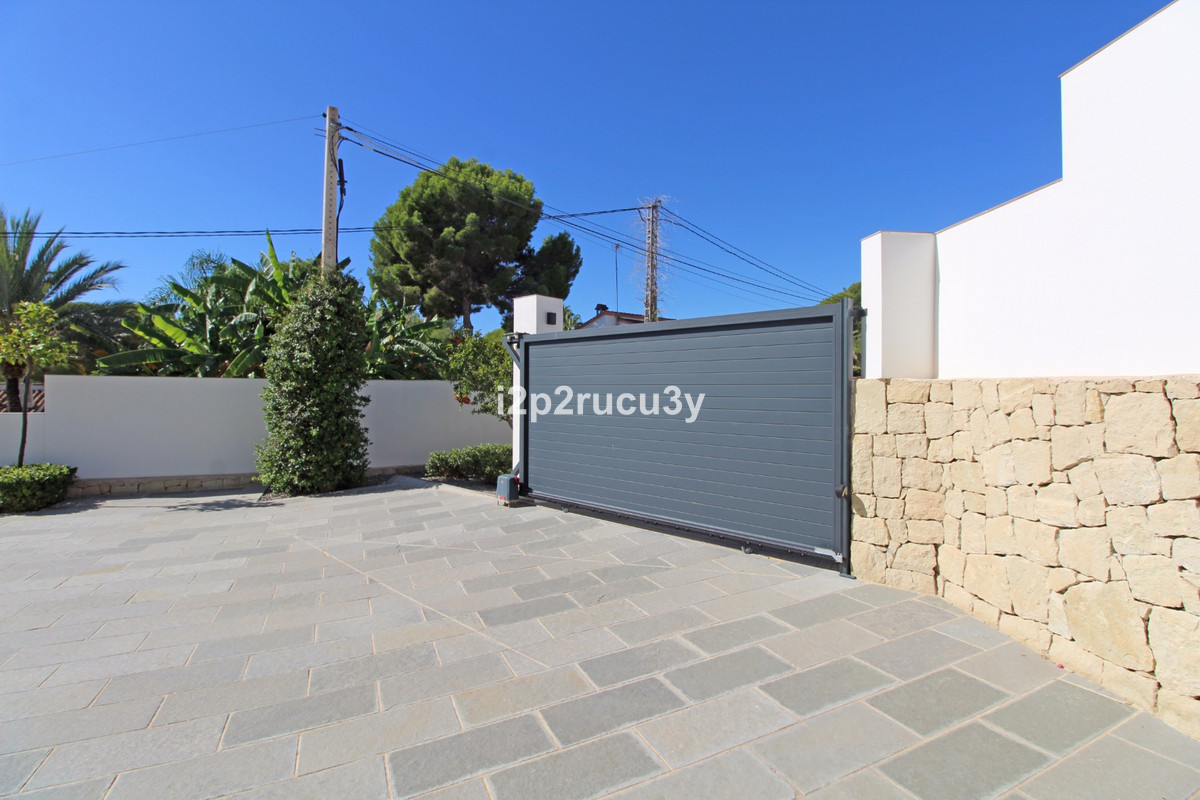 Se vende Villa - Chalet de 4 dormitorios en Costa Blanca, Alicante, España