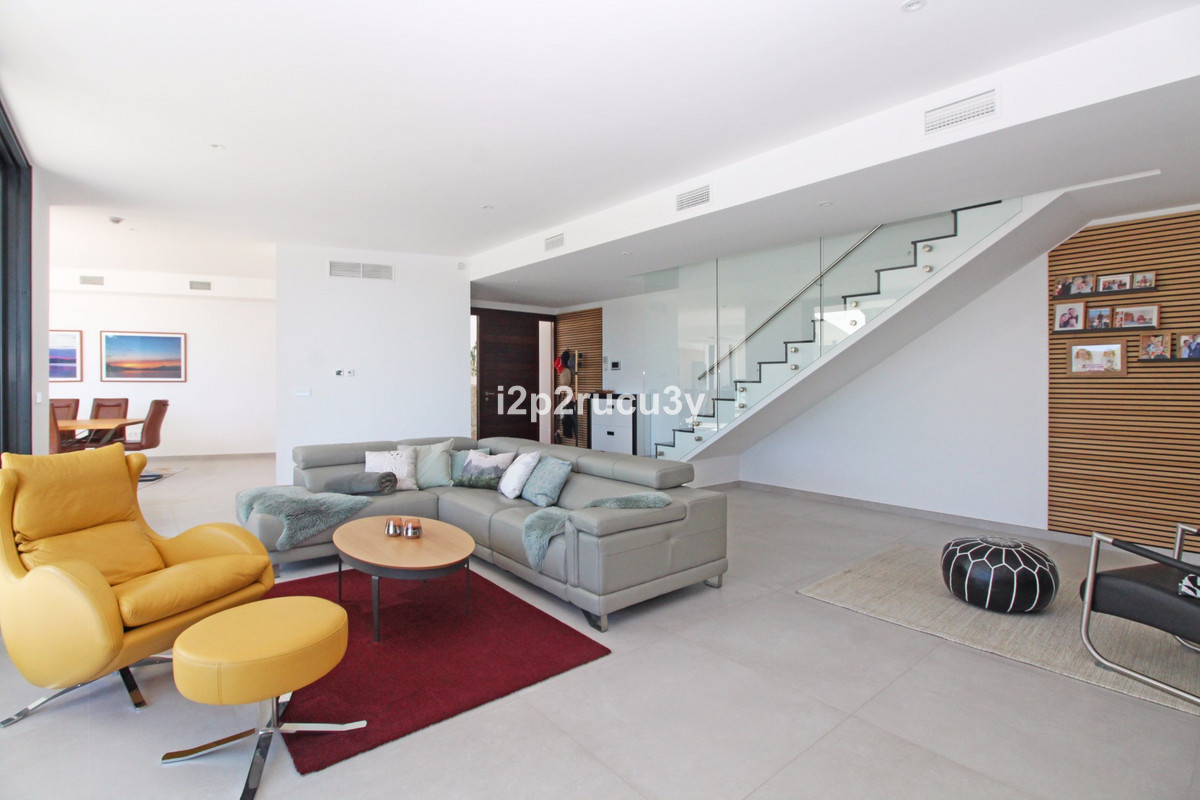 Se vende Villa - Chalet de 4 dormitorios en Costa Blanca, Alicante, España