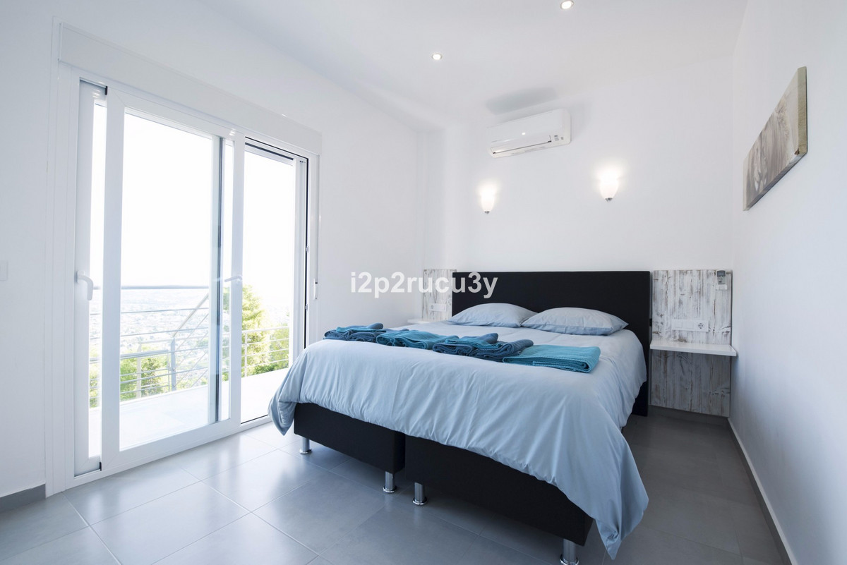 4 Bed Townhouse for sale in Calpe Costa Blanca, Alicante, Spain