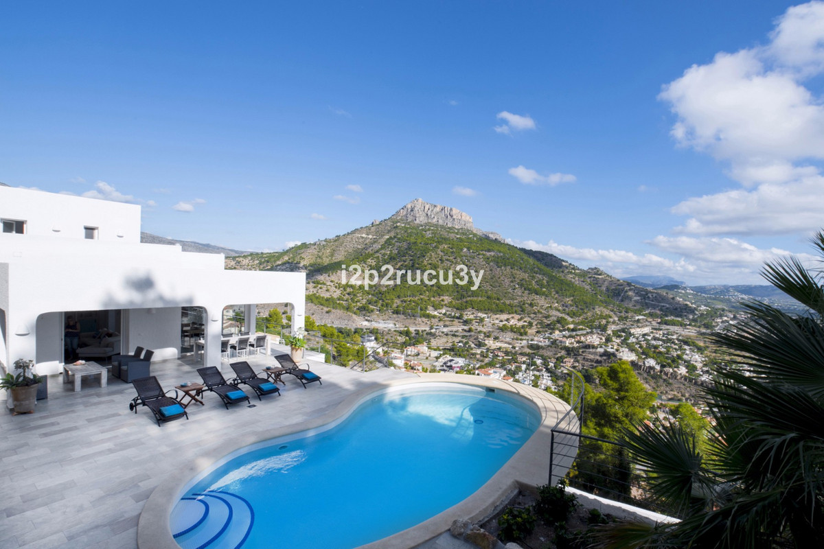 4 Bed Townhouse for sale in Calpe Costa Blanca, Alicante, Spain