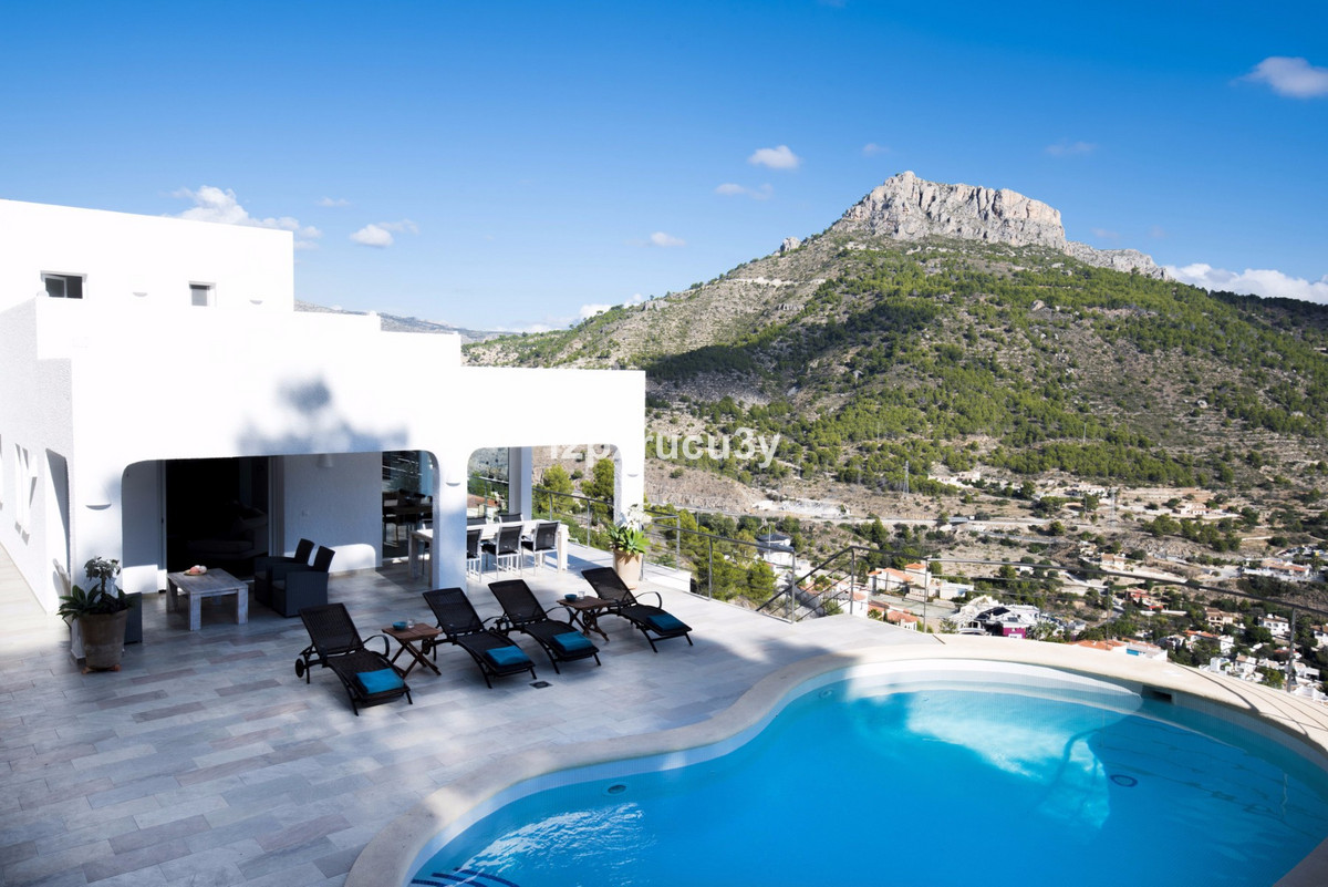 4 Bed Townhouse for sale in Calpe Costa Blanca, Alicante, Spain