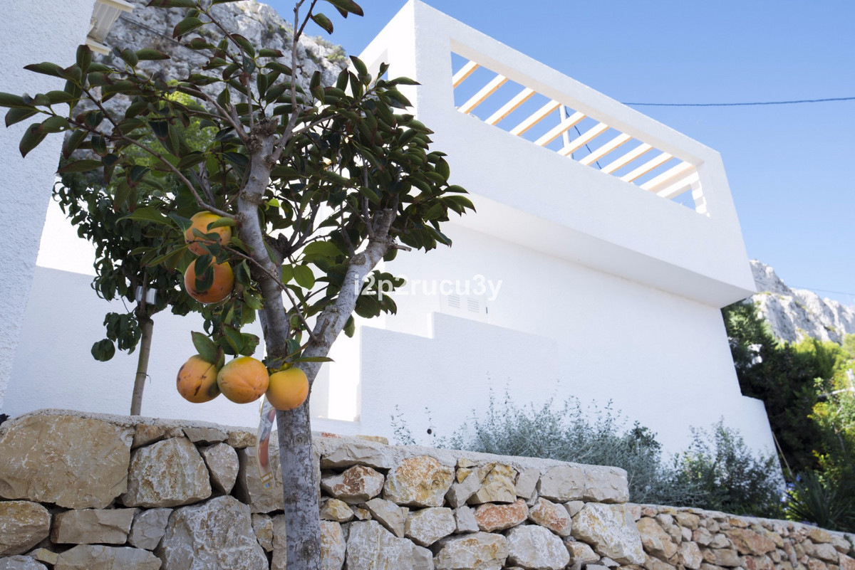 4 Bed Townhouse for sale in Calpe Costa Blanca, Alicante, Spain