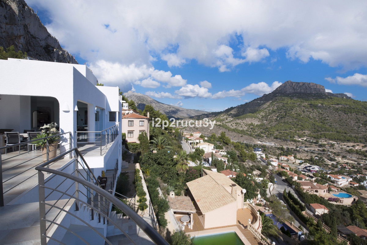 4 Bed Townhouse for sale in Calpe Costa Blanca, Alicante, Spain