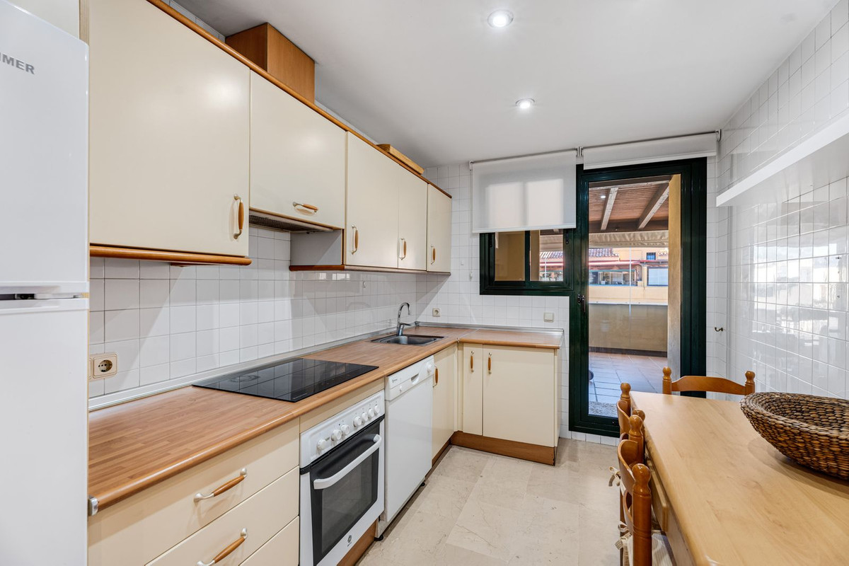 3 Bed Apartment for sale in San Pedro De Alcántara Costa Del Sol, Málaga, Spain