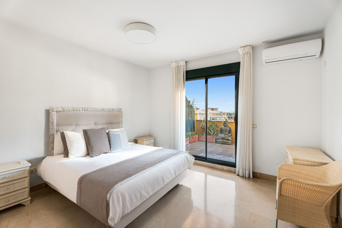 3 Bed Apartment for sale in San Pedro De Alcántara Costa Del Sol, Málaga, Spain