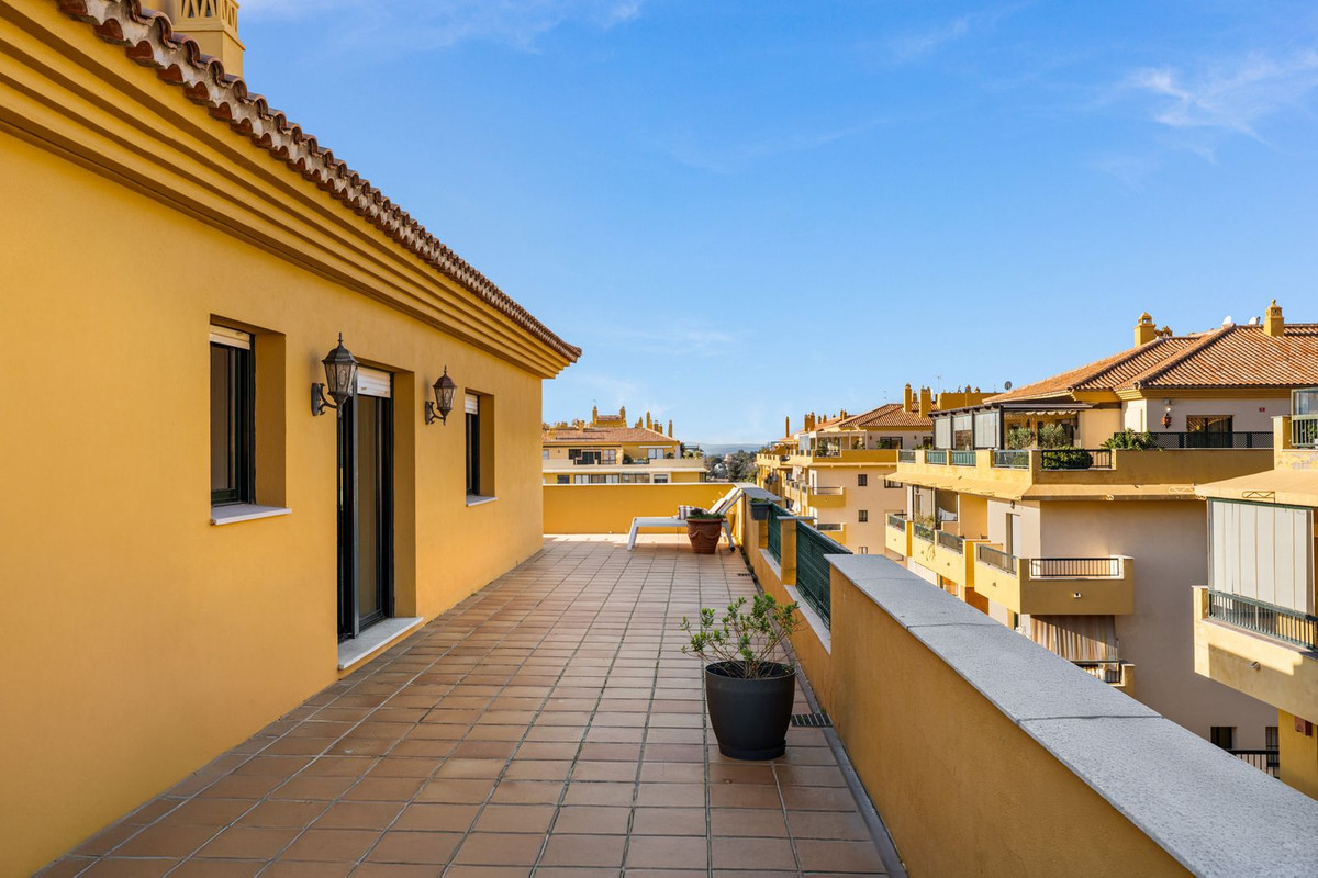 3 Bed Apartment for sale in San Pedro De Alcántara Costa Del Sol, Málaga, Spain