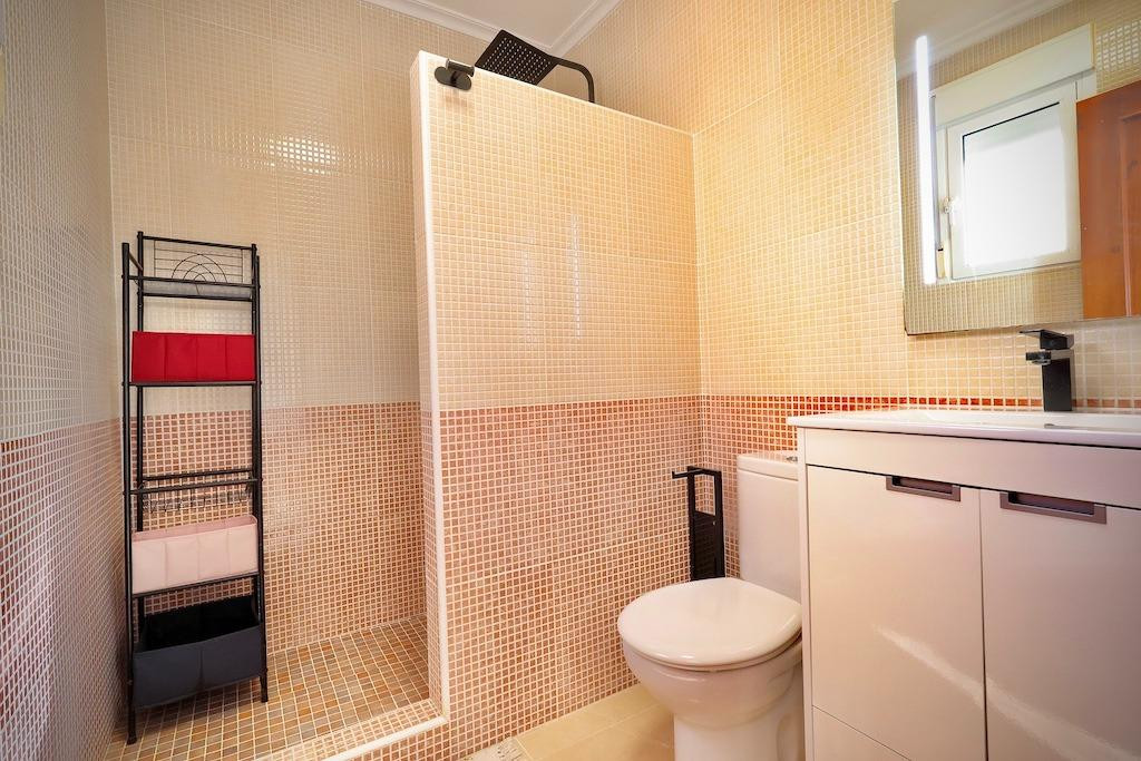 Se vende Villa - Chalet de 4 dormitorios en Costa Blanca, Alicante, España