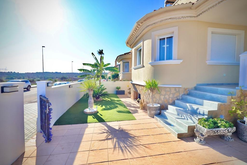 Se vende Villa - Chalet de 4 dormitorios en Costa Blanca, Alicante, España