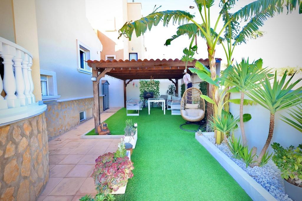 Se vende Villa - Chalet de 4 dormitorios en Costa Blanca, Alicante, España