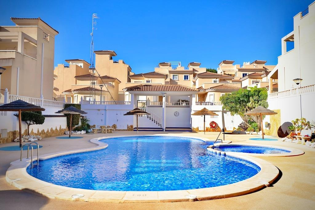 Se vende Villa - Chalet de 4 dormitorios en Costa Blanca, Alicante, España