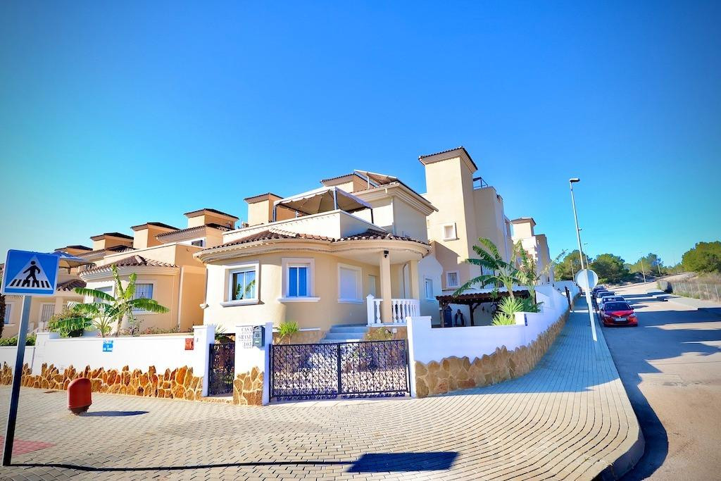 Se vende Villa - Chalet de 4 dormitorios en Costa Blanca, Alicante, España