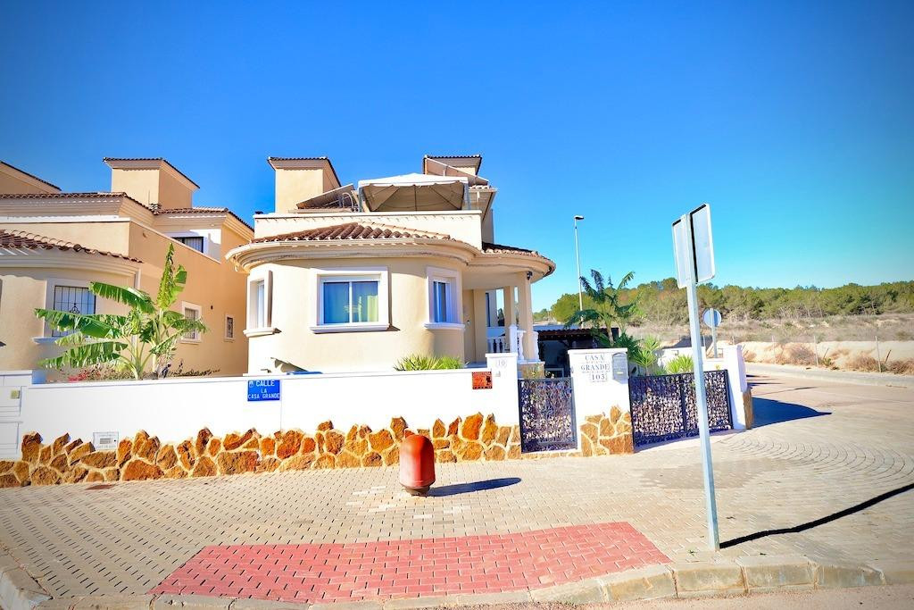Se vende Villa - Chalet de 4 dormitorios en Costa Blanca, Alicante, España