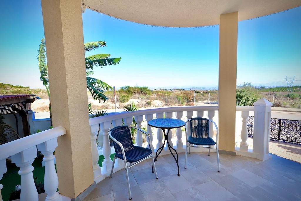 Se vende Villa - Chalet de 4 dormitorios en Costa Blanca, Alicante, España