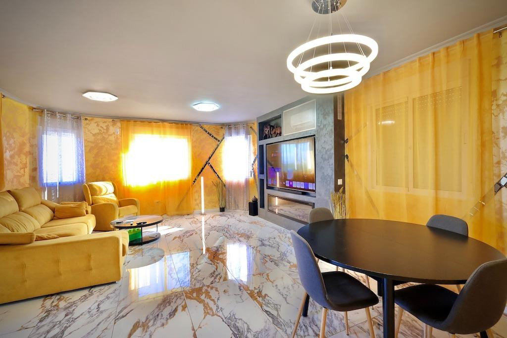 Se vende Villa - Chalet de 4 dormitorios en Costa Blanca, Alicante, España