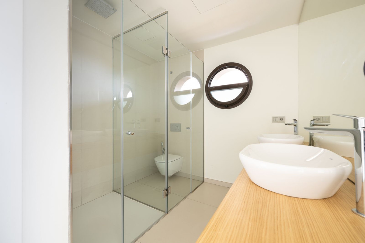 3 Bed Apartment for sale in Fuengirola Costa Del Sol, Málaga, Spain