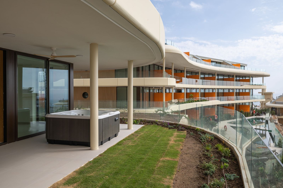 3 Bed Apartment for sale in Fuengirola Costa Del Sol, Málaga, Spain
