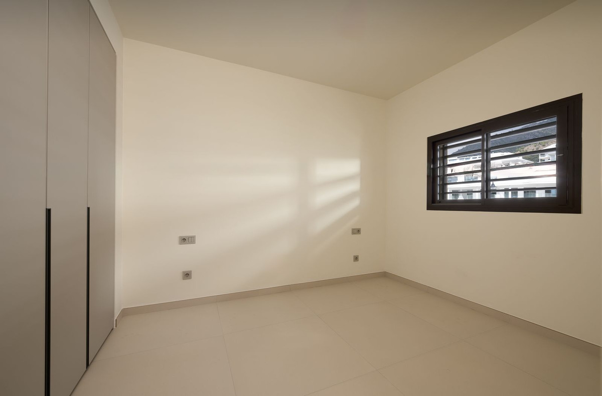 3 Bed Apartment for sale in Fuengirola Costa Del Sol, Málaga, Spain