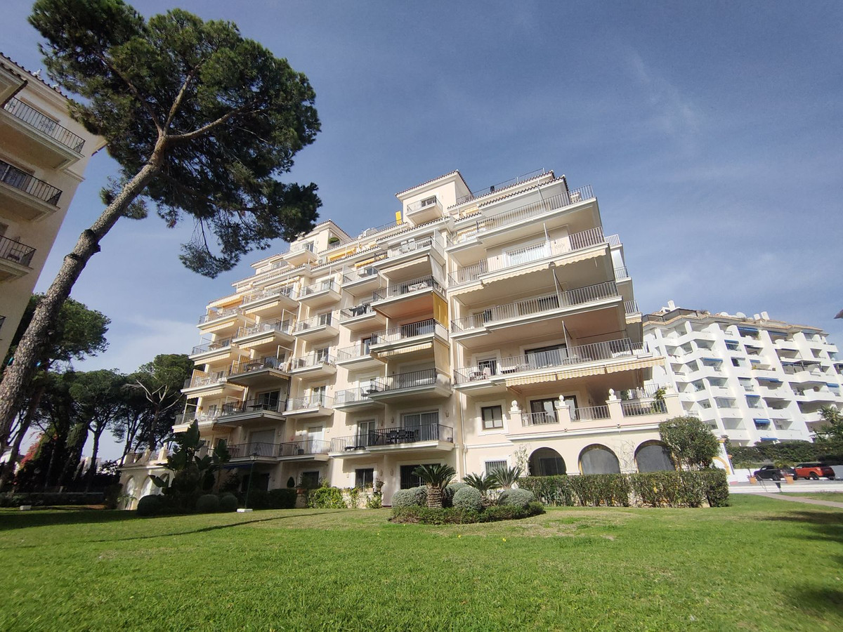 2 Bed Apartment for sale in Puerto Banús Costa Del Sol, Málaga, Spain