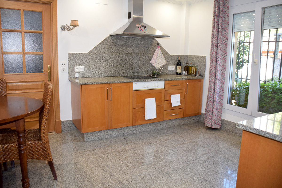 Se vende Pareada de 5 dormitorios en Costa Del Sol, Málaga, España