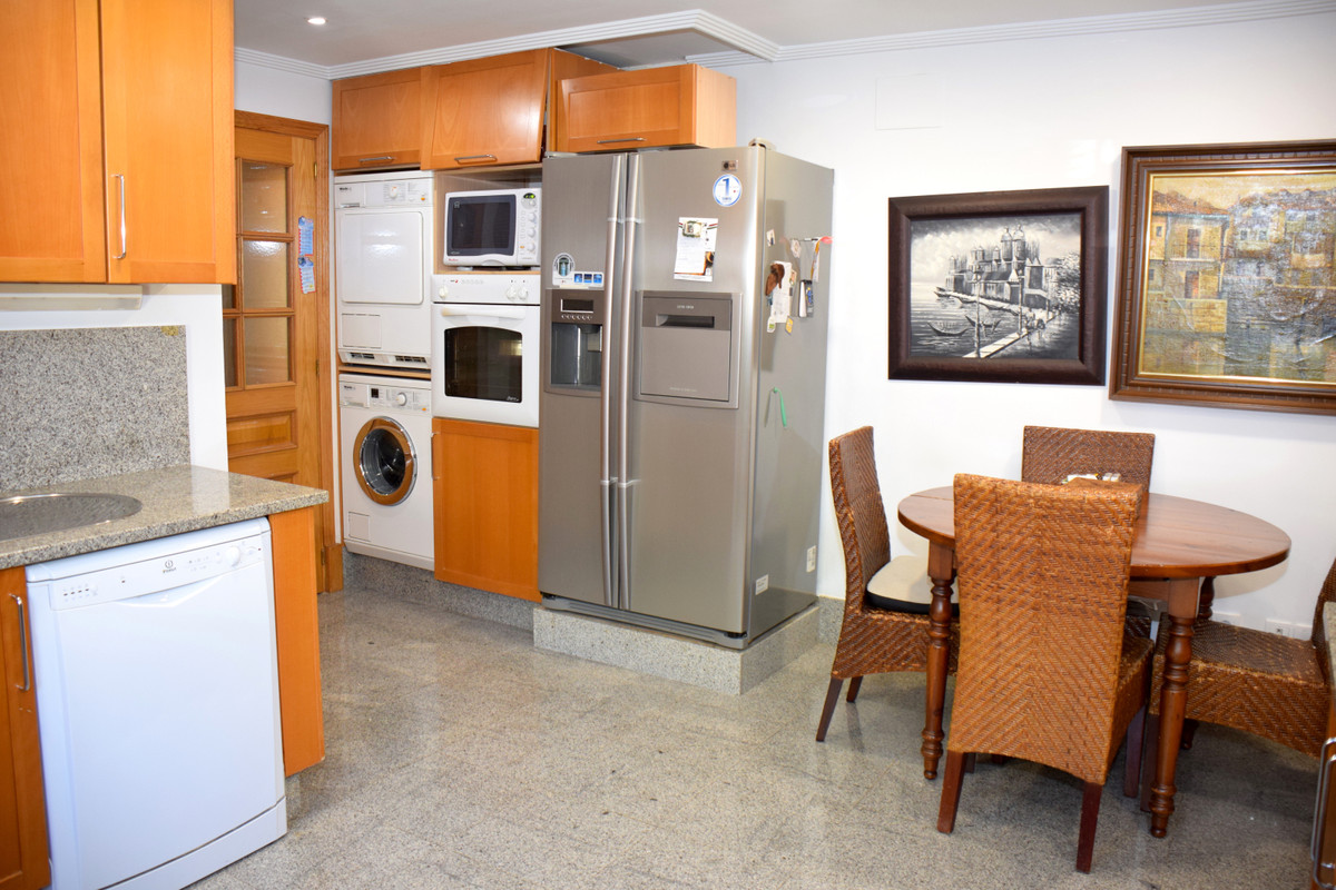 Se vende Pareada de 5 dormitorios en Costa Del Sol, Málaga, España