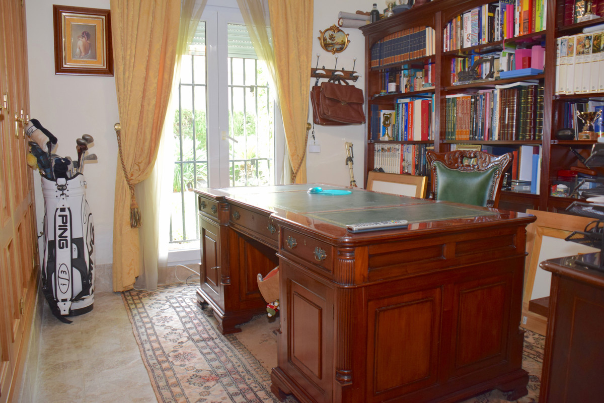 Se vende Pareada de 5 dormitorios en Costa Del Sol, Málaga, España