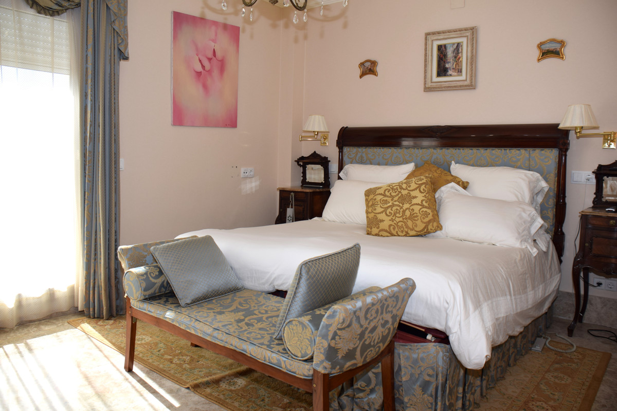 Se vende Pareada de 5 dormitorios en Costa Del Sol, Málaga, España
