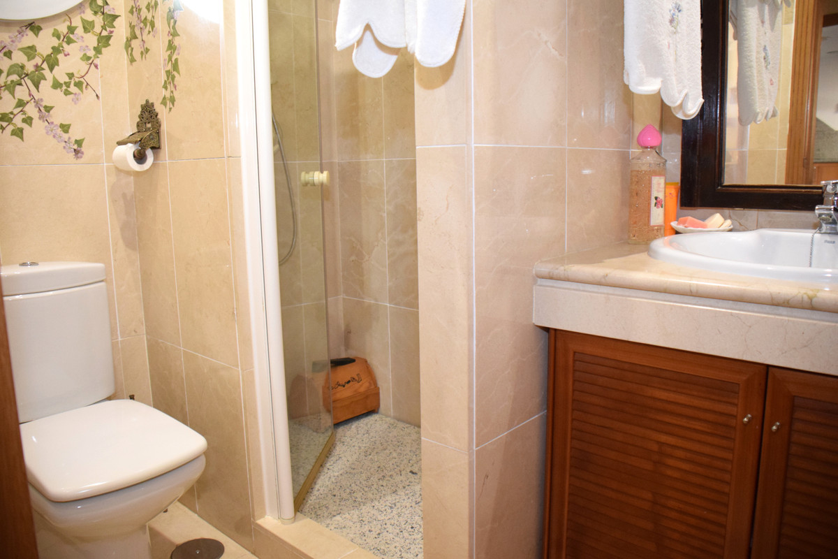 Se vende Pareada de 5 dormitorios en Costa Del Sol, Málaga, España