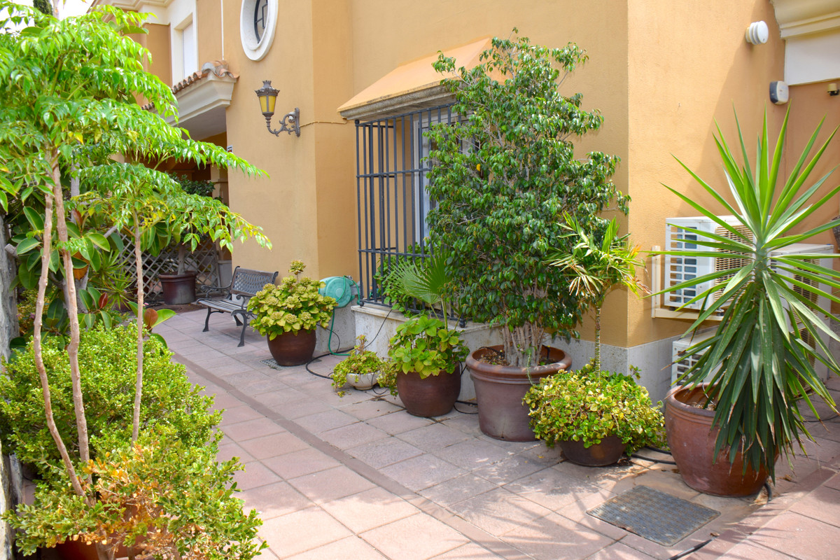 Se vende Pareada de 5 dormitorios en Costa Del Sol, Málaga, España