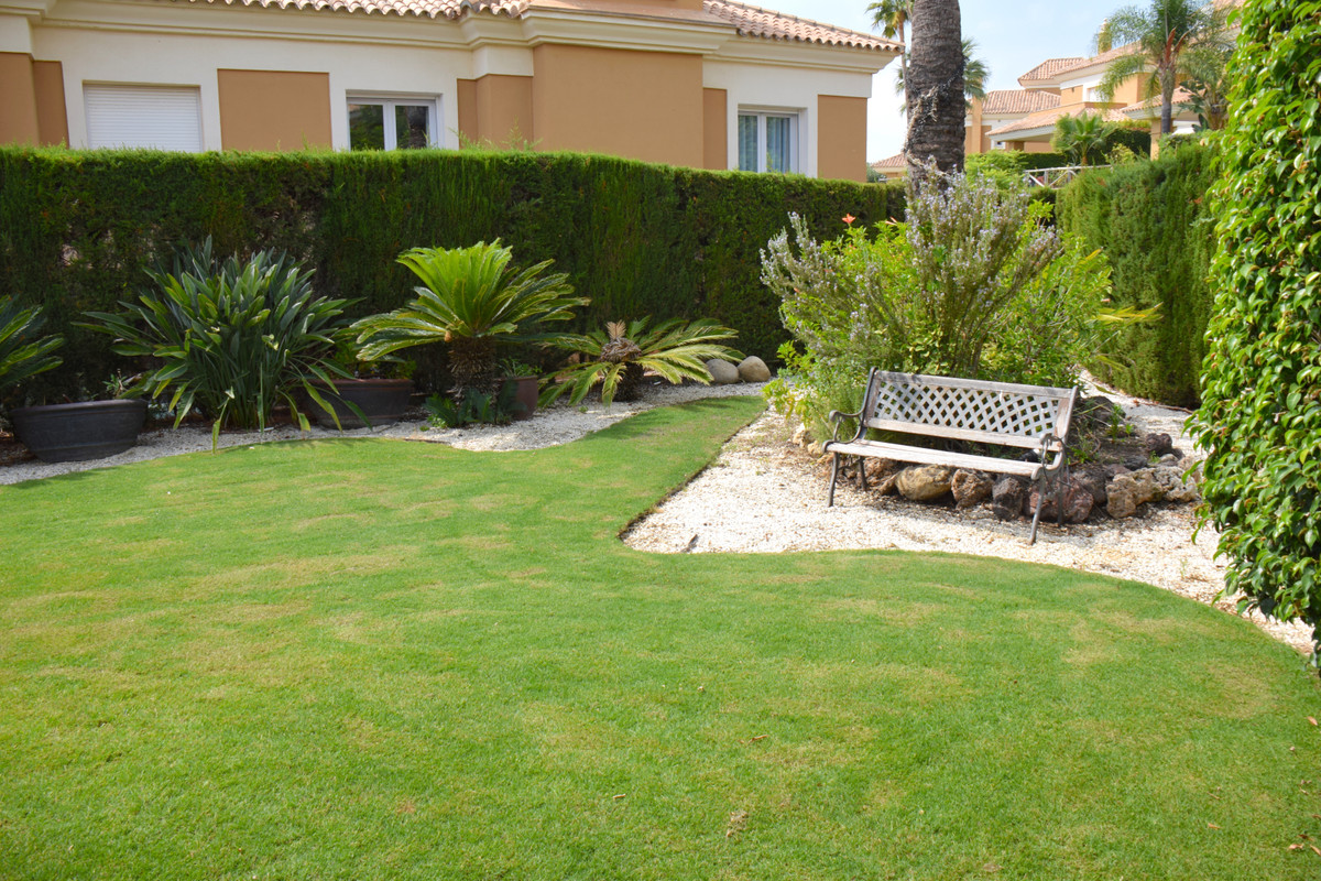 Se vende Pareada de 5 dormitorios en Costa Del Sol, Málaga, España