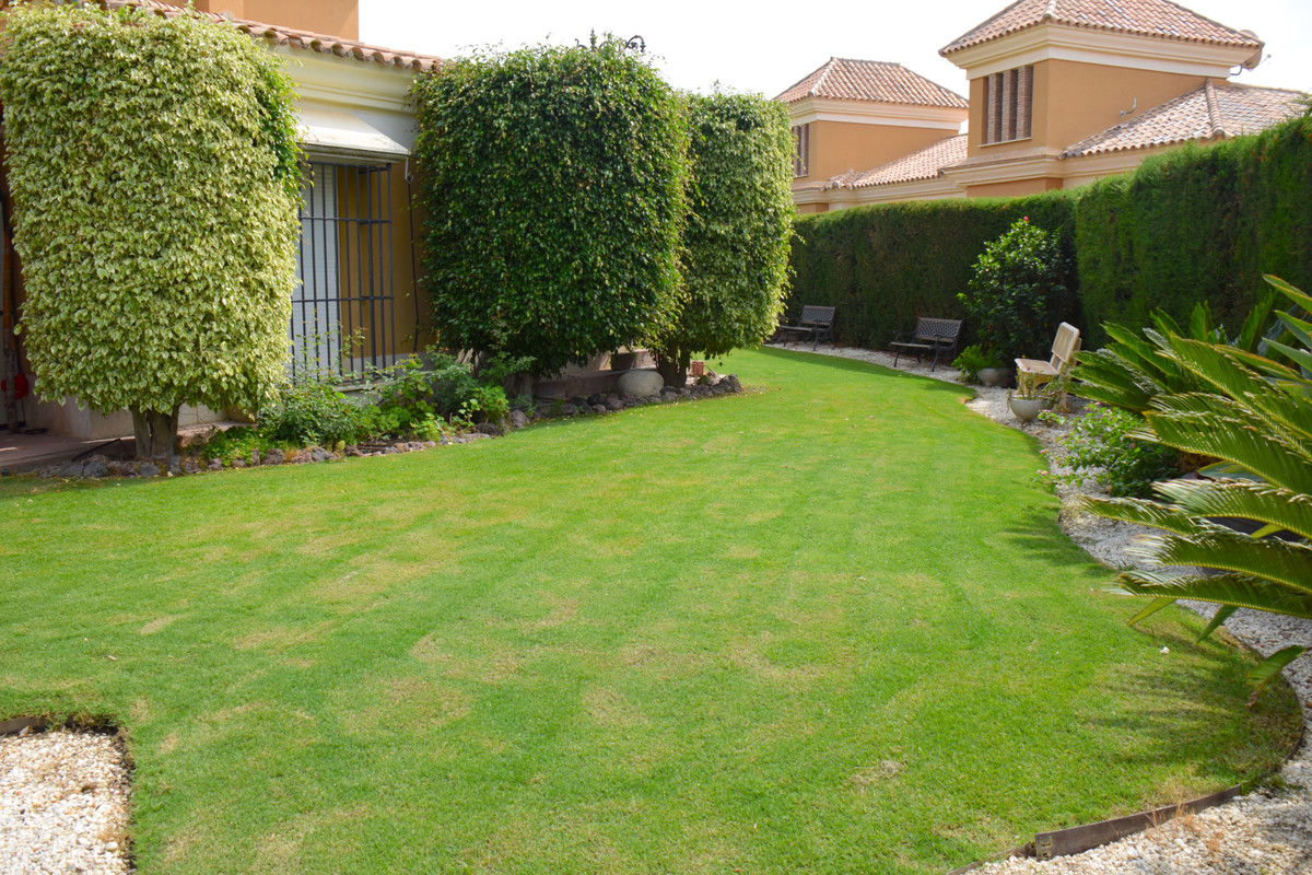 Se vende Pareada de 5 dormitorios en Costa Del Sol, Málaga, España