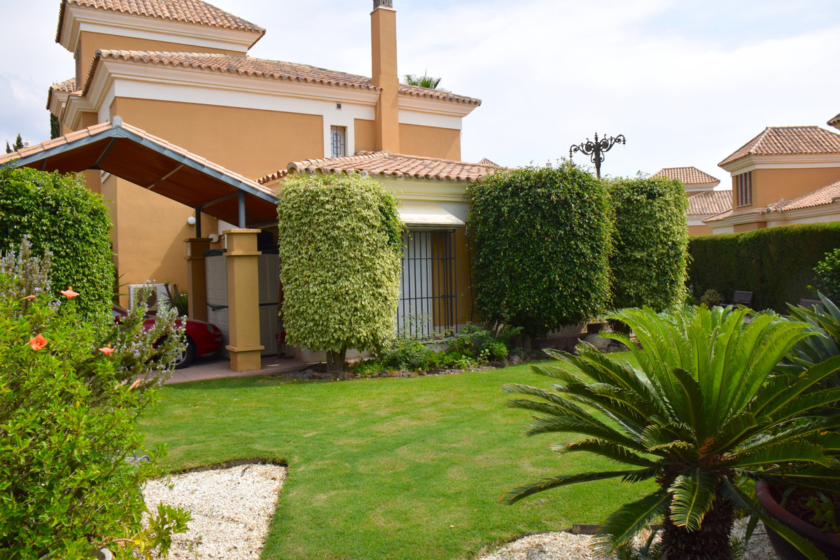Se vende Pareada de 5 dormitorios en Costa Del Sol, Málaga, España