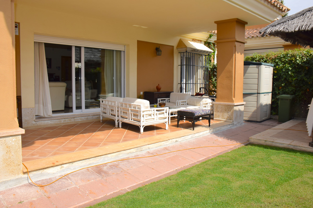 Se vende Pareada de 5 dormitorios en Costa Del Sol, Málaga, España