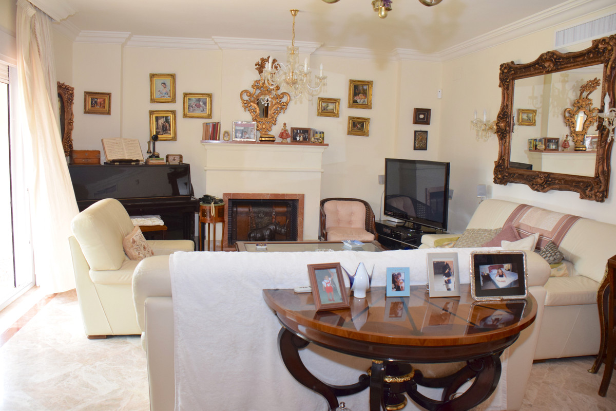 Se vende Pareada de 5 dormitorios en Costa Del Sol, Málaga, España