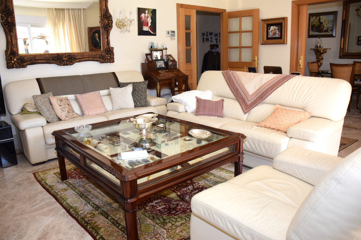 Se vende Pareada de 5 dormitorios en Costa Del Sol, Málaga, España