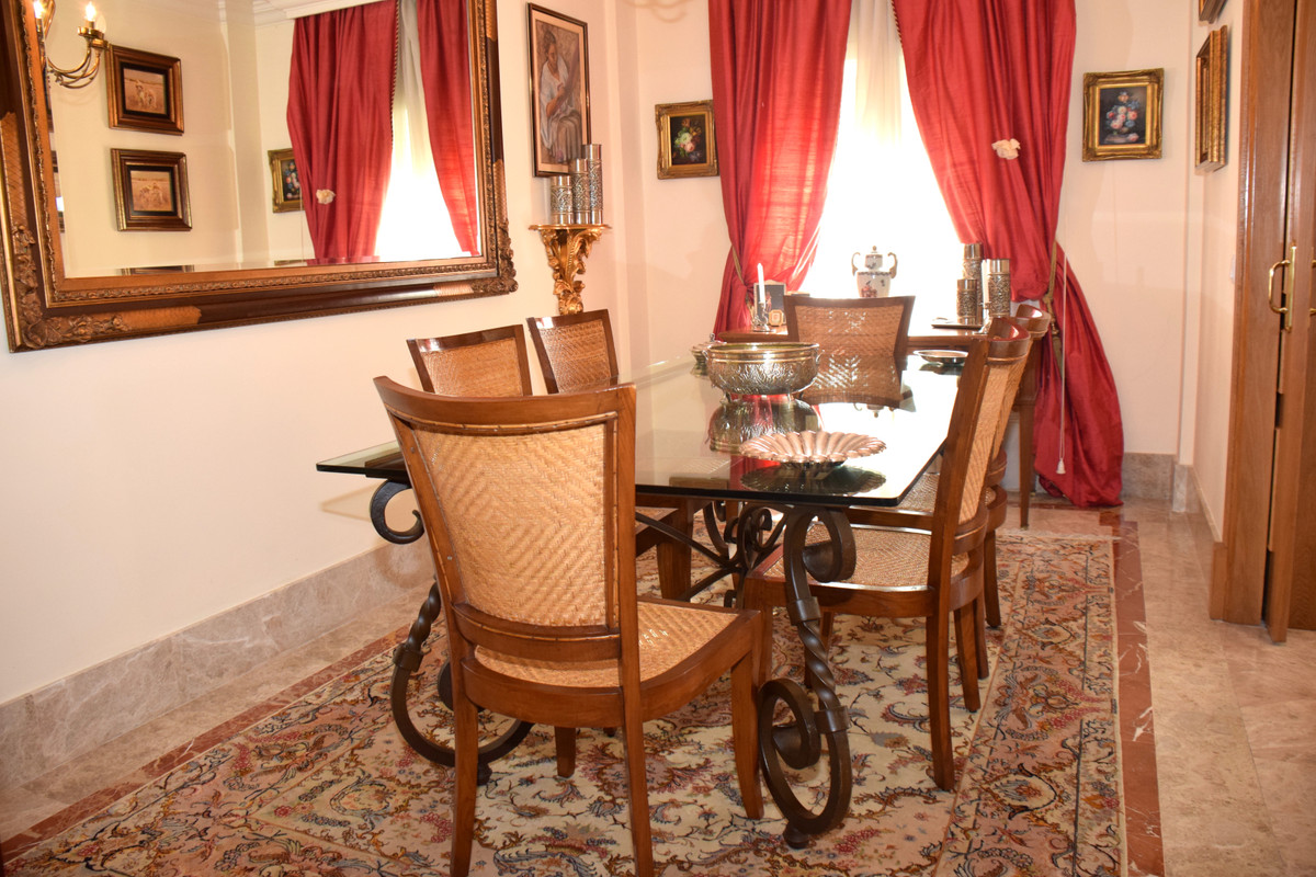 Se vende Pareada de 5 dormitorios en Costa Del Sol, Málaga, España