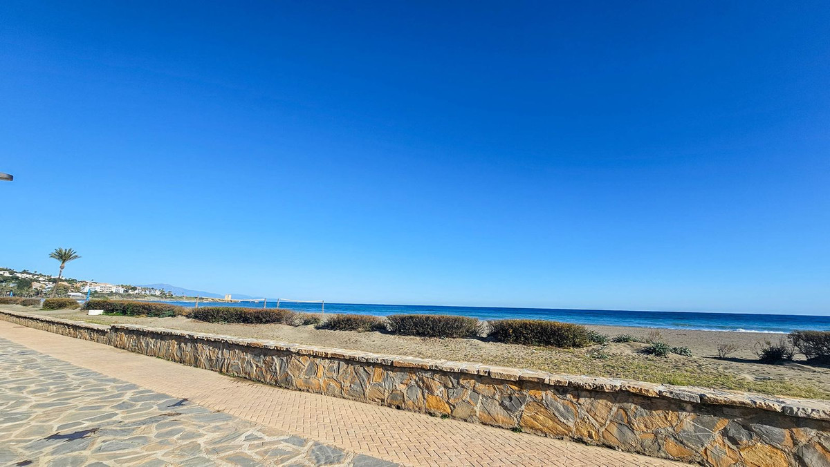 4 Bed Townhouse for sale in Casares Playa Costa Del Sol, Málaga, Spain