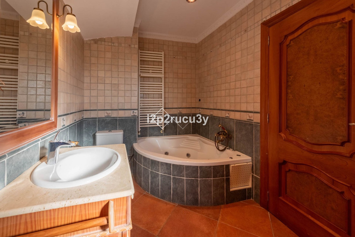 4 Bed Townhouse for sale in Calpe Costa Blanca, Alicante, Spain