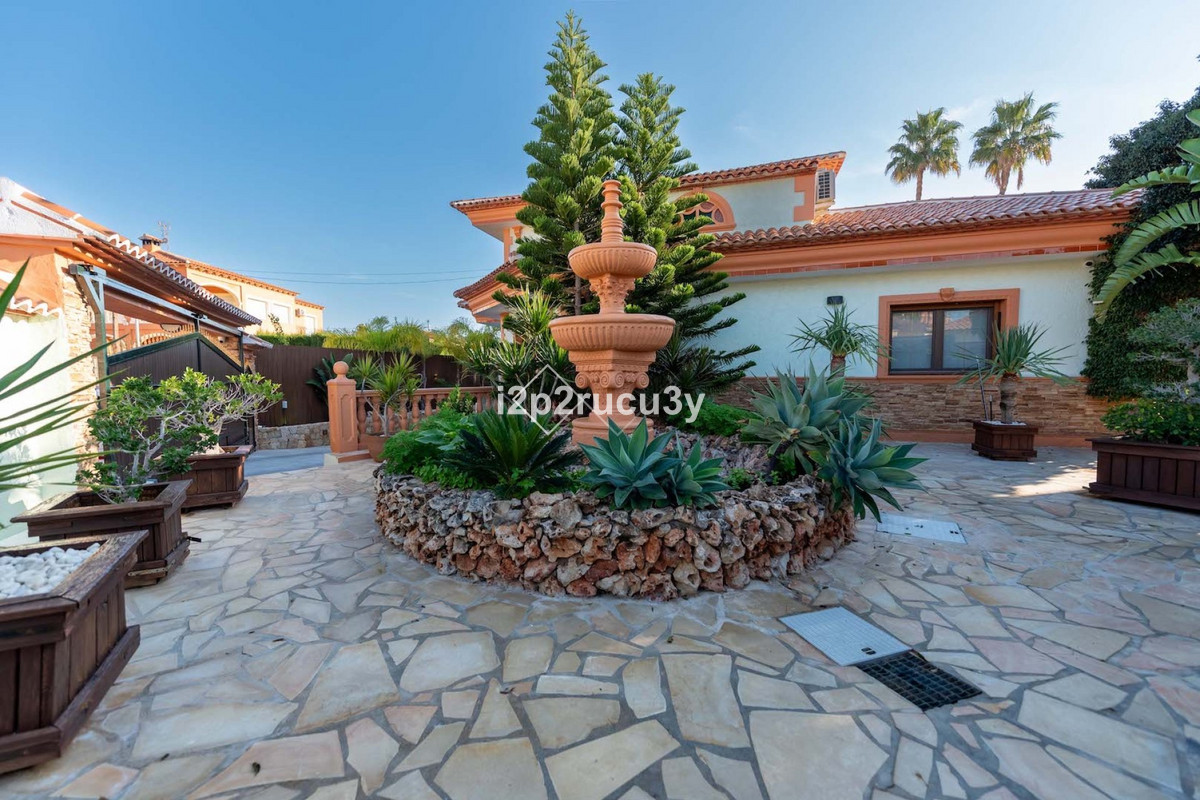 4 Bed Townhouse for sale in Calpe Costa Blanca, Alicante, Spain