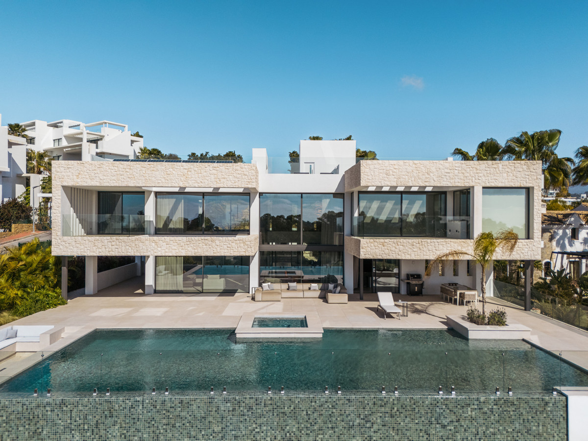 Se vende Villa - Chalet de 4 dormitorios en Costa Del Sol, Málaga, España