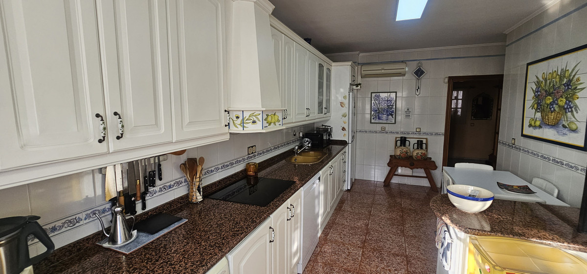 5 Bed Apartment for sale in Fuengirola Costa Del Sol, Málaga, Spain