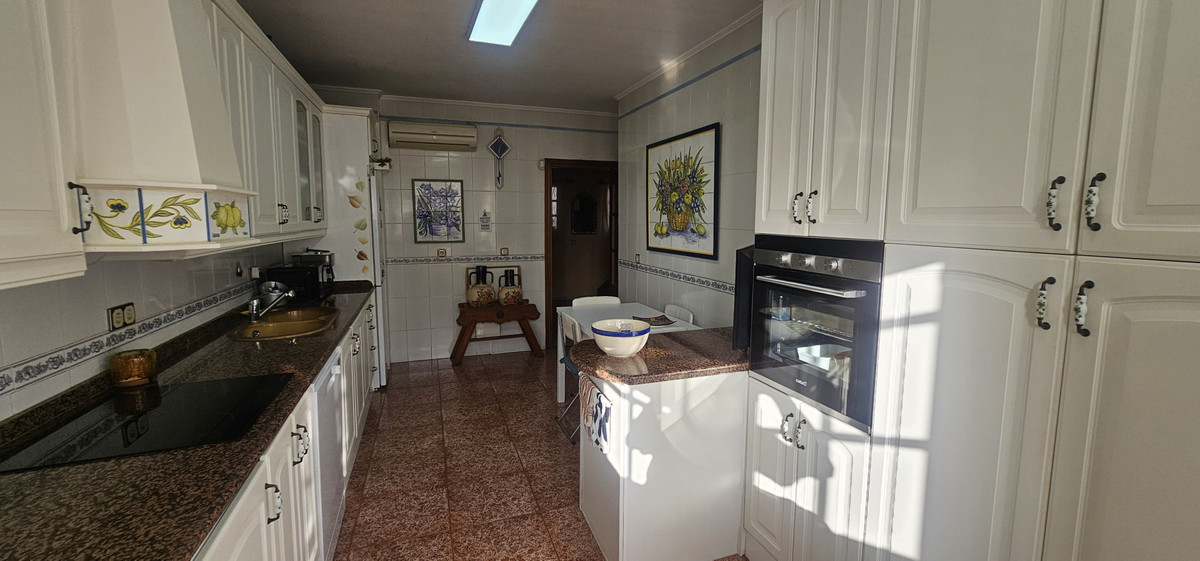 5 Bed Apartment for sale in Fuengirola Costa Del Sol, Málaga, Spain