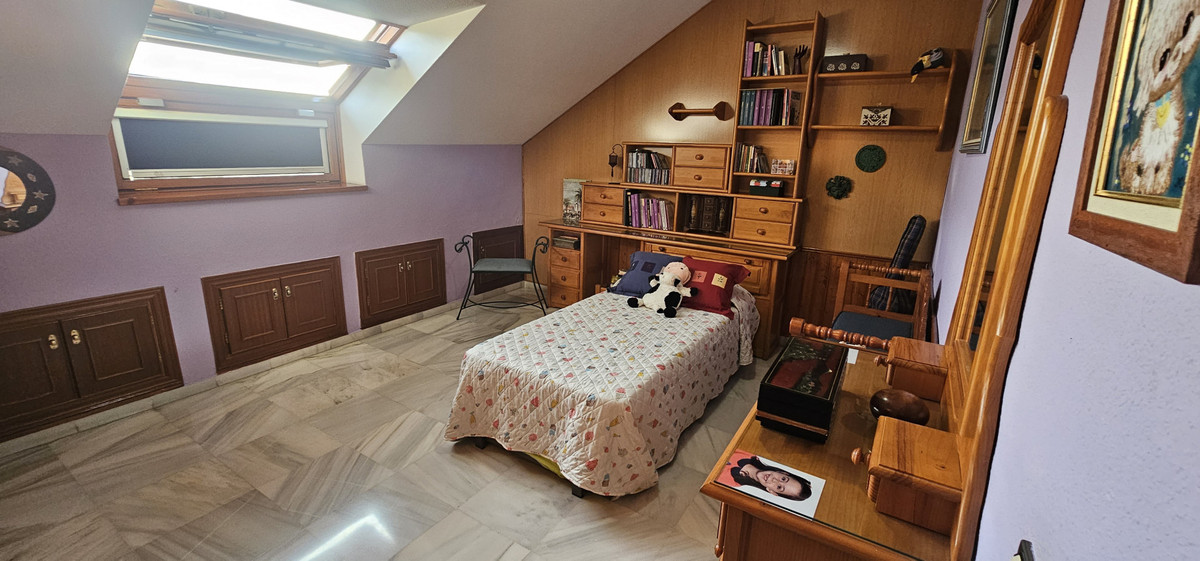 5 Bed Apartment for sale in Fuengirola Costa Del Sol, Málaga, Spain