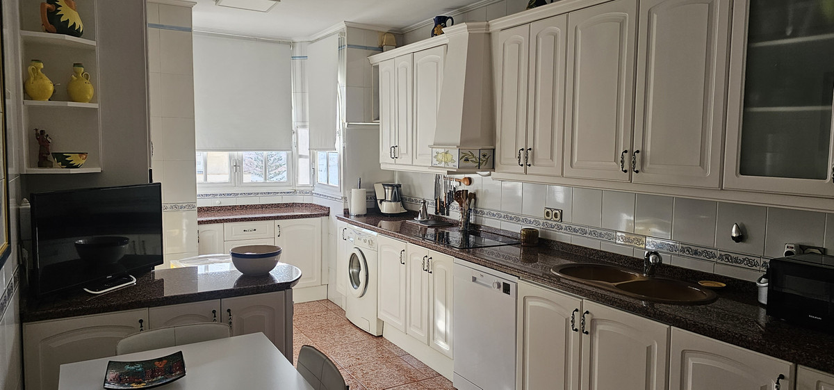 5 Bed Apartment for sale in Fuengirola Costa Del Sol, Málaga, Spain