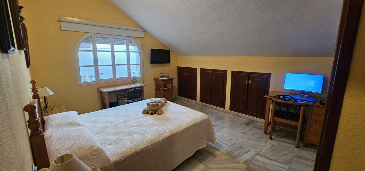 5 Bed Apartment for sale in Fuengirola Costa Del Sol, Málaga, Spain